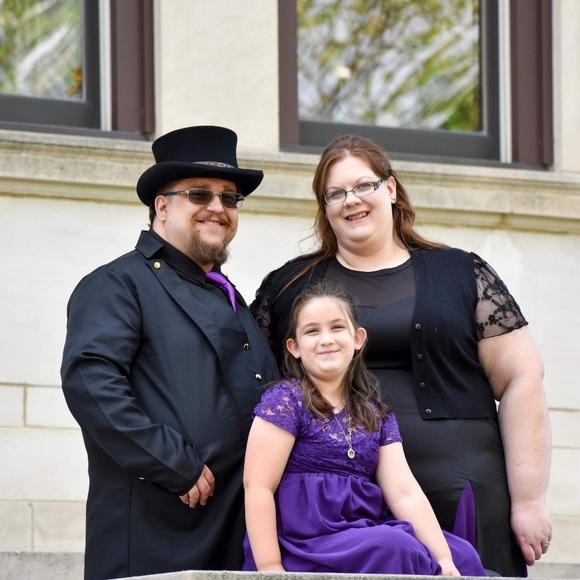 Meet your Posher, Nichole - Picture 6 of 8